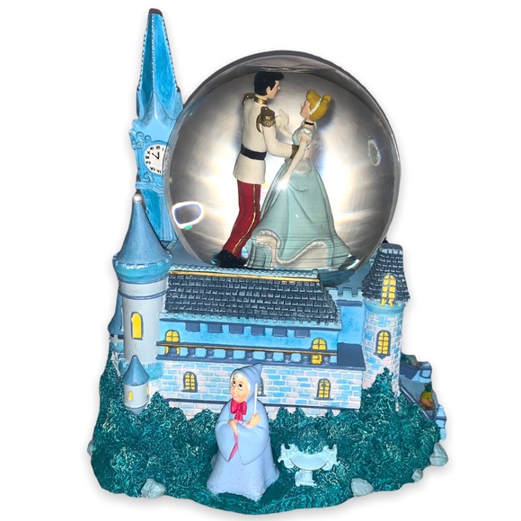 Disney Cinderella “A Dream Is A Wish Your Heart Makes” Musical Light Snow Globe - Picture 1 of 6